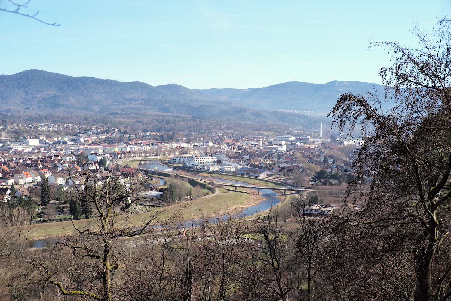 Stadt Gaggenau entlang der Murg